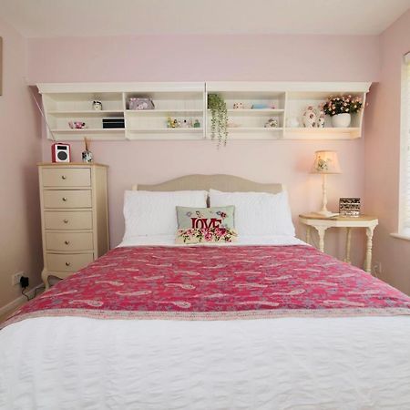 Aston Henry James Stunning One Bedroom Apartment In Royal Windsor Exteriér fotografie