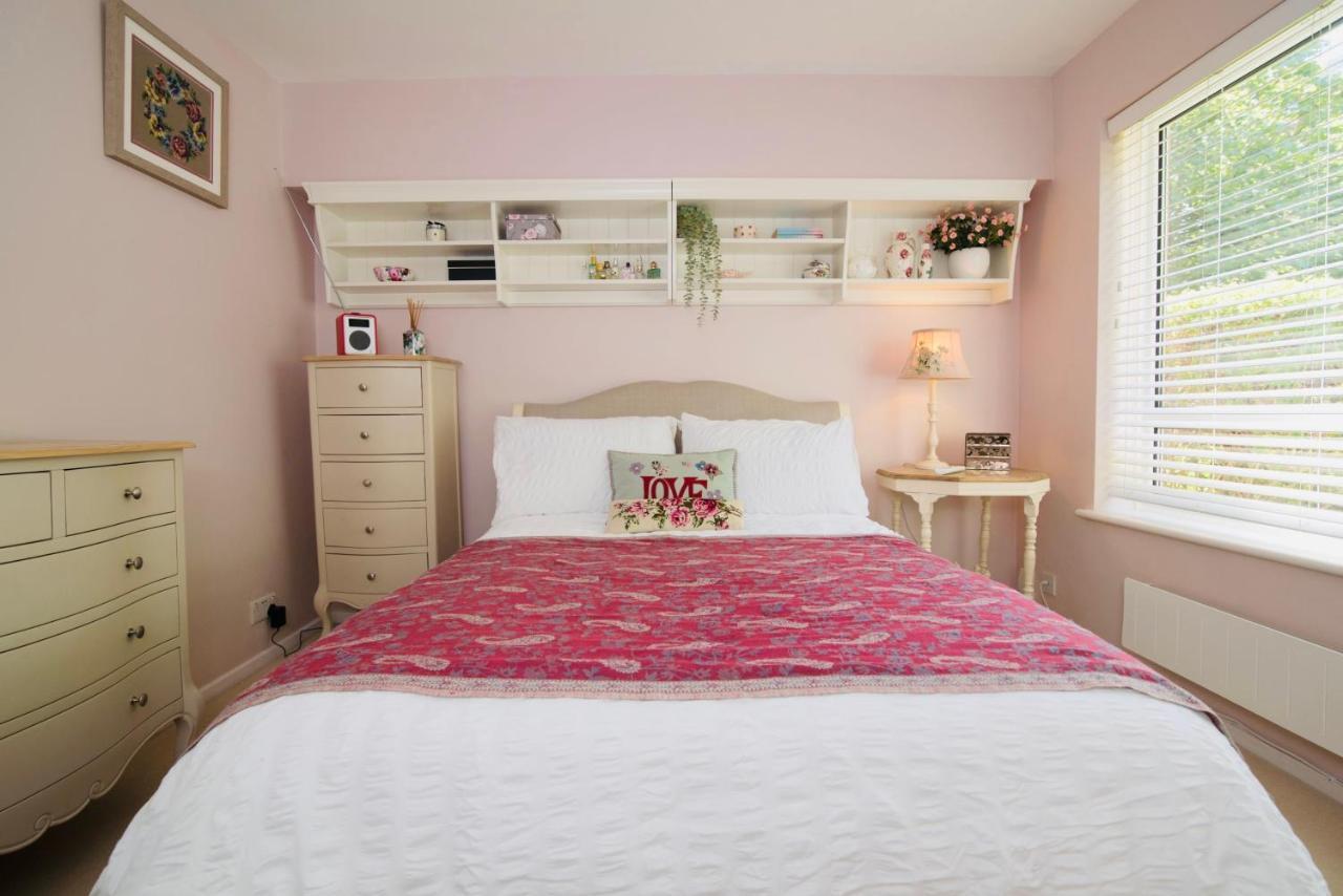 Aston Henry James Stunning One Bedroom Apartment In Royal Windsor Exteriér fotografie